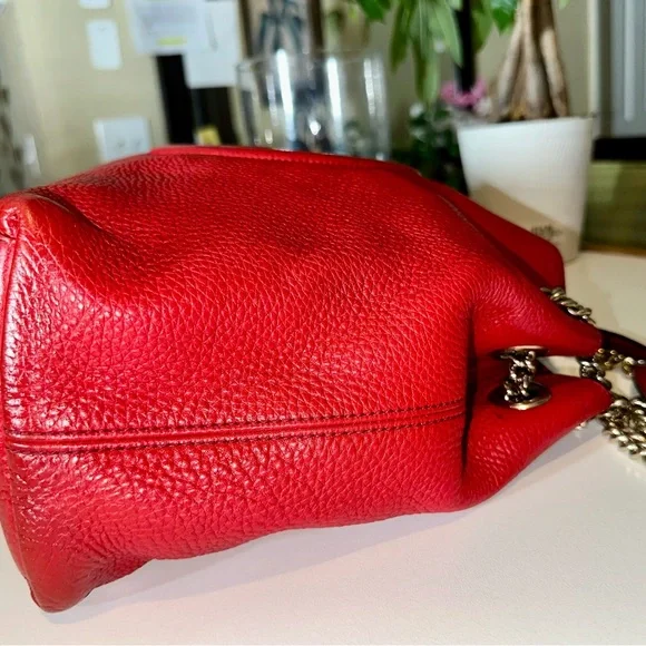 Authentic Gucci Soho Red Leather Chain Shoulder Bag - Picture 4 of 10